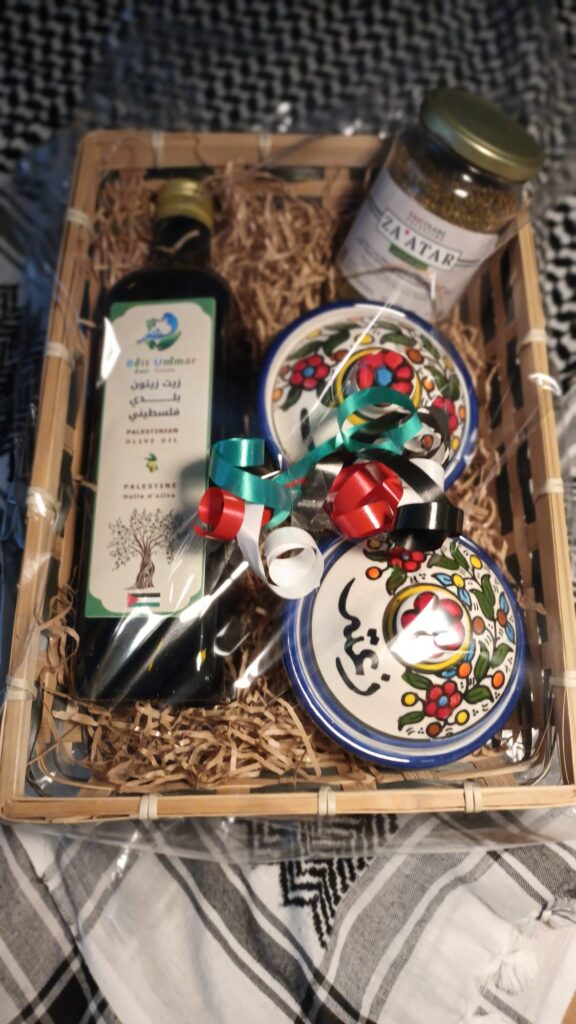 geschenkpakket uit palestina cadeau olijfolie zaatar