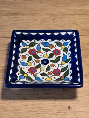 Vierkant schaaltje bloemen 10 cm.