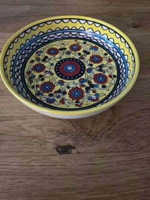 schaal geel 23cm. Beit Ula schaal 23 cm.